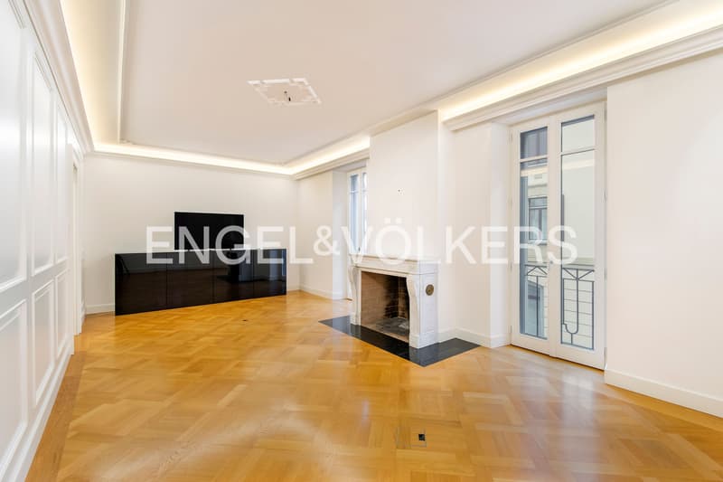 Renovated representative building in the center of Lugano (4)