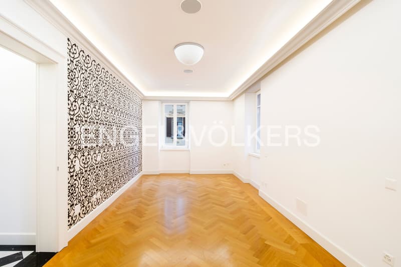 Renovated representative building in the center of Lugano (7)