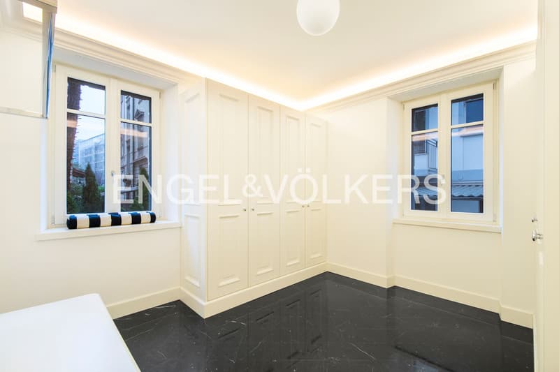 Renovated representative building in the center of Lugano (8)