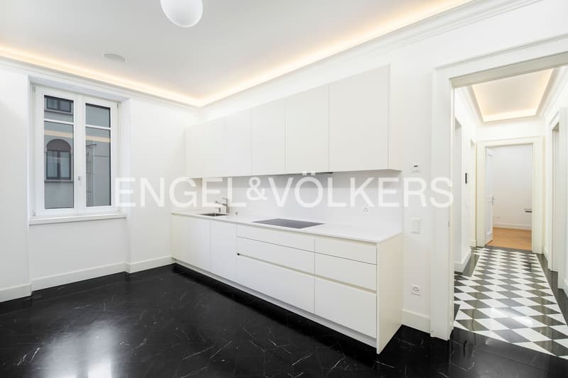 Renovated representative building in the center of Lugano (9)