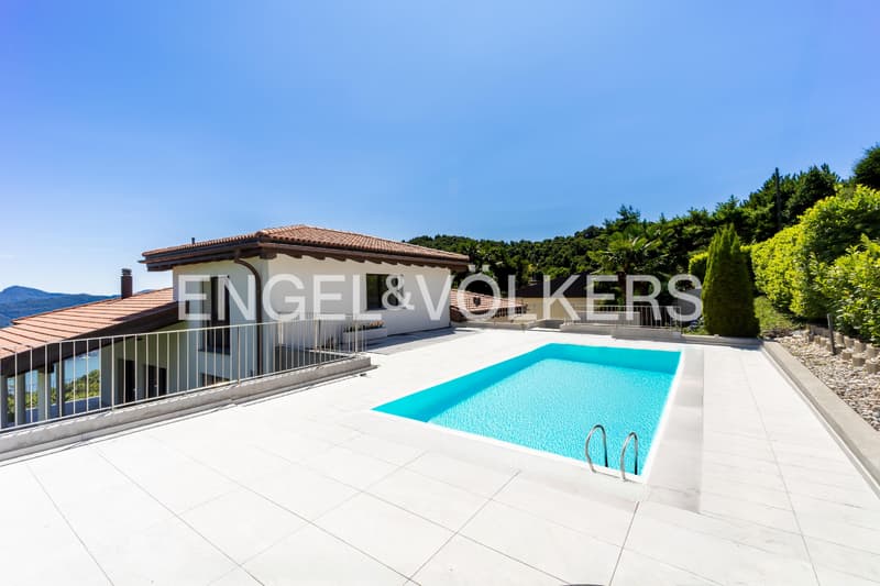 Villa rénovée avec espaces extérieurs de rêve (13)