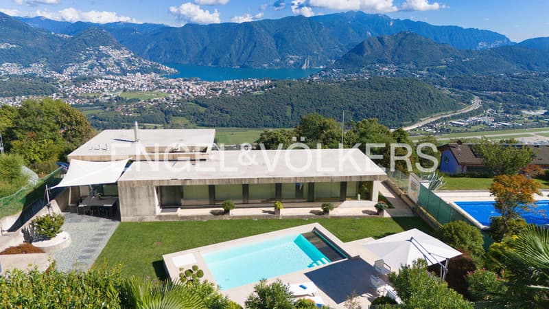 Refined villa with garden and exclusive lake view (12)
