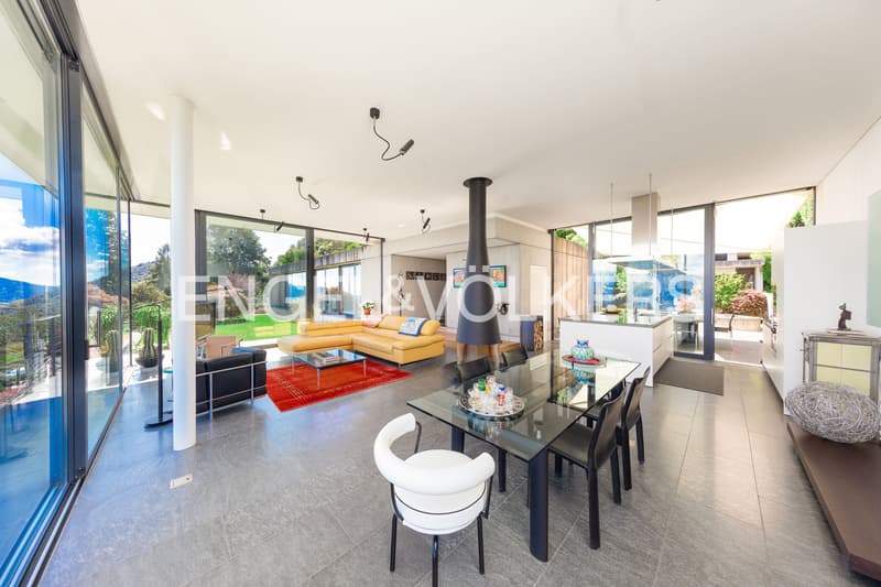 Refined villa with garden and exclusive lake view (4)
