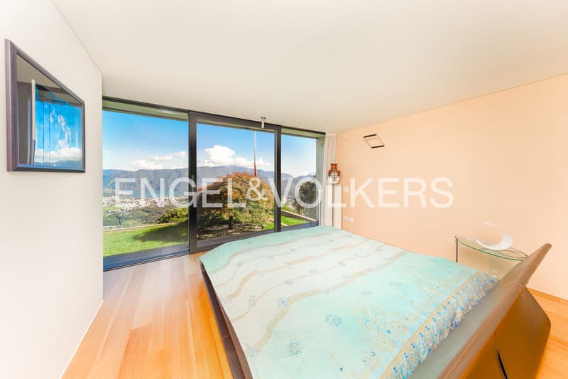 Refined villa with garden and exclusive lake view (8)