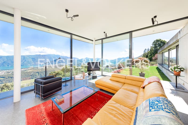 Refined villa with garden and exclusive lake view (5)