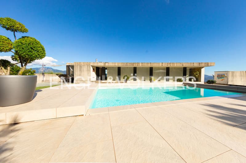 Refined villa with garden and exclusive lake view (11)