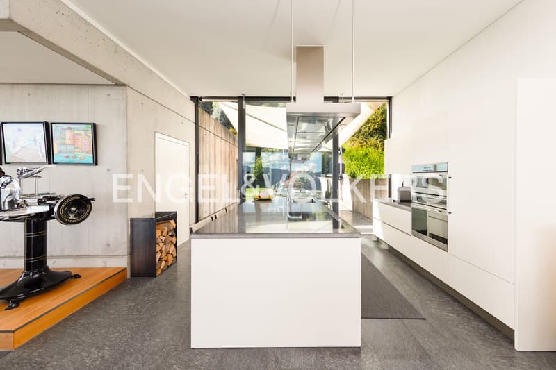 Refined villa with garden and exclusive lake view (6)
