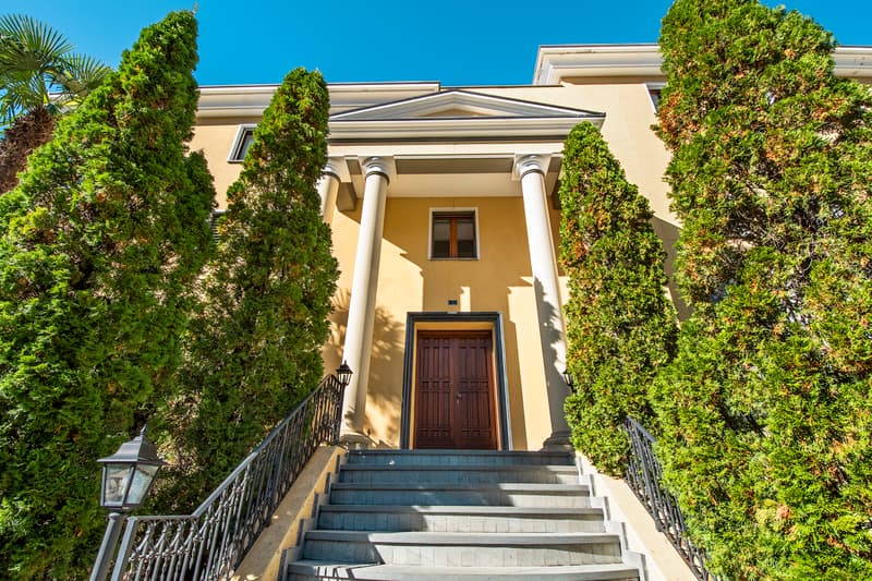 Bright and comfortable apartment in a quiet location with pool (1)