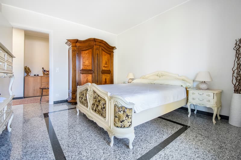 Bright and comfortable apartment in a quiet location with pool (6)