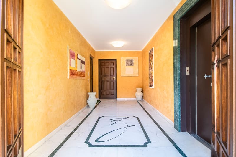 Bright and comfortable apartment in a quiet location with pool (9)