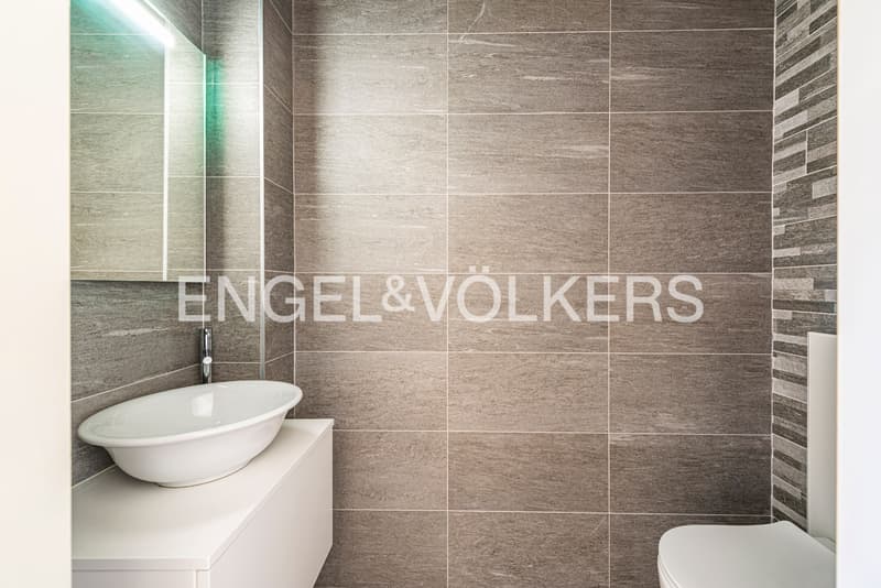 Duplex central rénové avec pièces lumineuses (6)