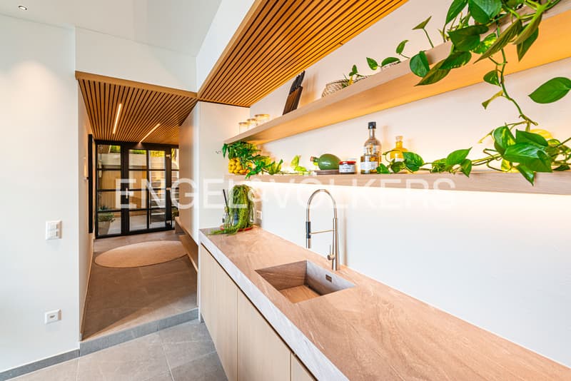 Prestigious semi-detached villa with terrace and lake view (8)