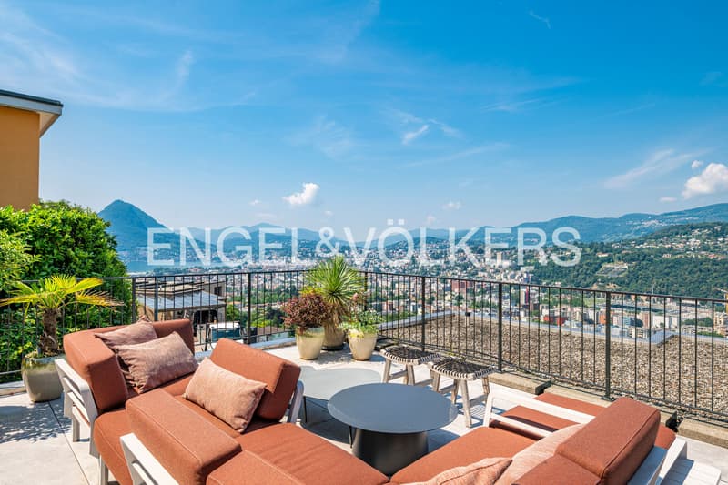 Prestigious semi-detached villa with terrace and lake view (1)