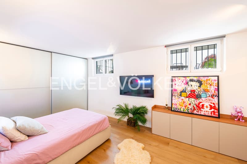 Prestigious semi-detached villa with terrace and lake view (13)