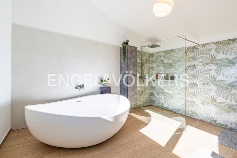 Geräumige Villa im Grünen mit großem Potenzial (12)