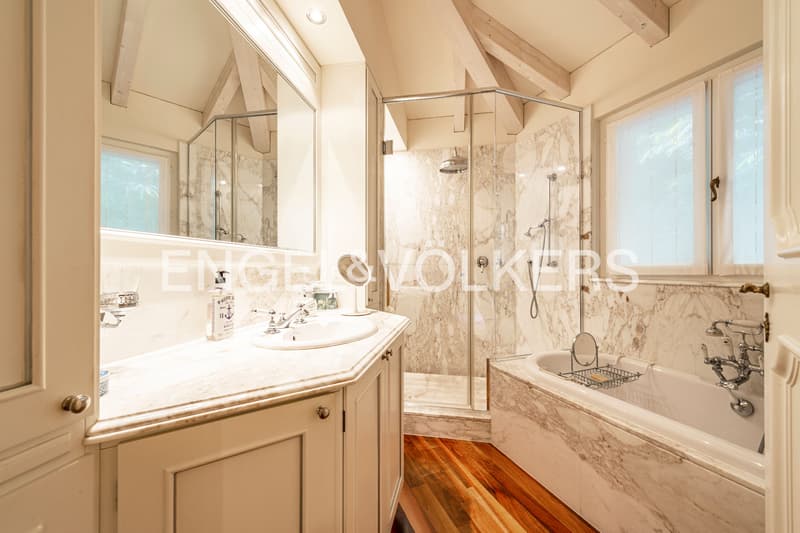 Mediterranean elegance with lake view (11)