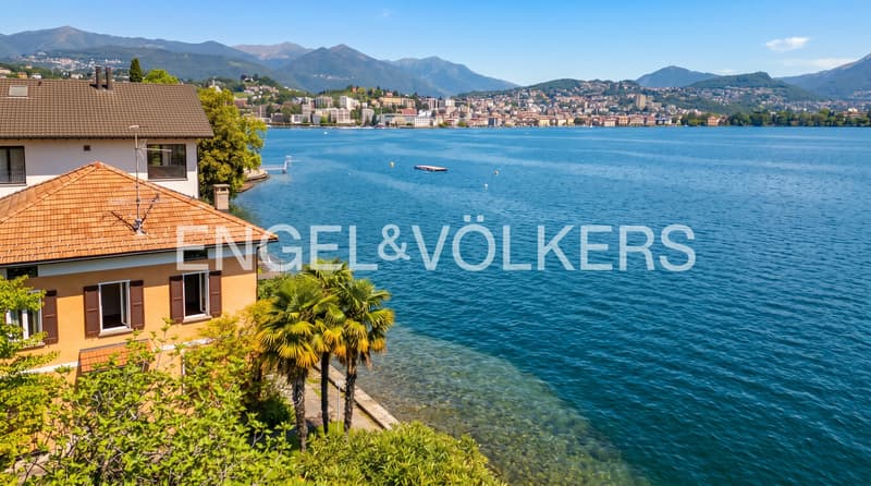 Villa située directement au bord du lac avec hangar à bateaux privé (8)