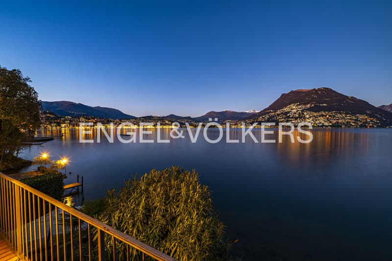 Lakefront villa with private dock (11)