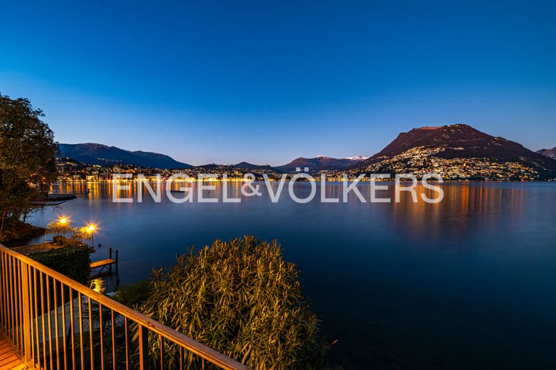 Villa située directement au bord du lac avec hangar à bateaux privé (6)