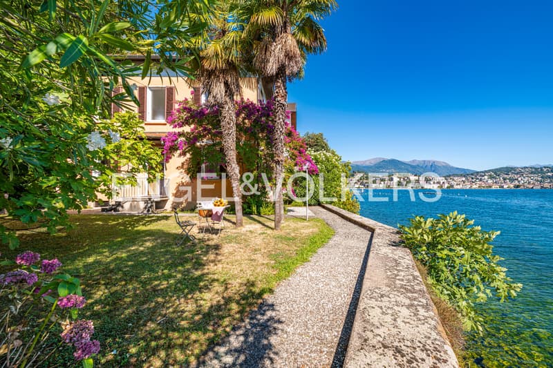 Villa direttamente a lago con darsena (1)