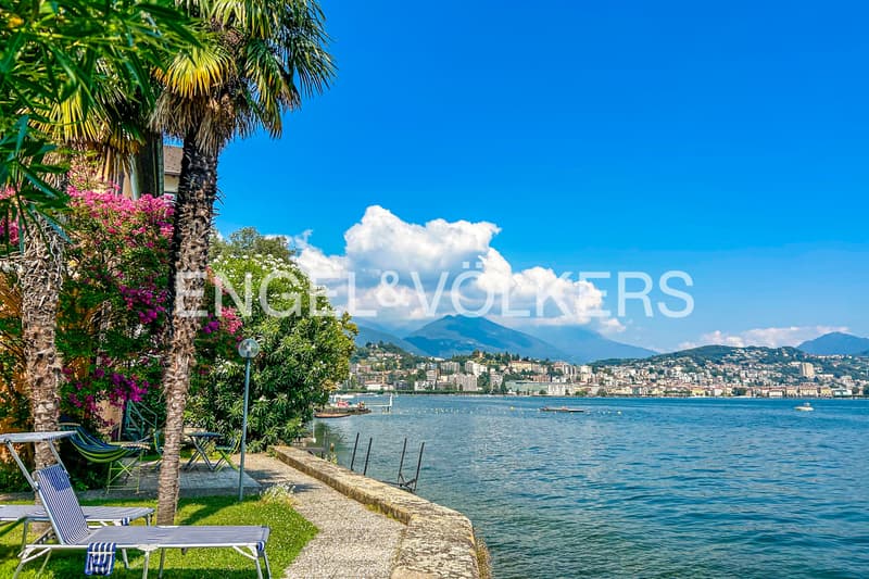 Villa située directement au bord du lac avec hangar à bateaux privé (2)