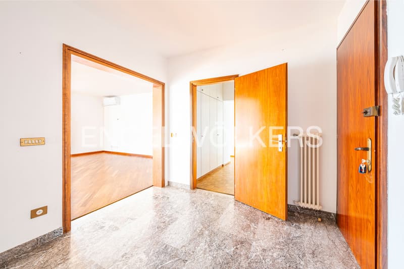 Appartement élégant avec vue sur le lac et jardin privé (9)