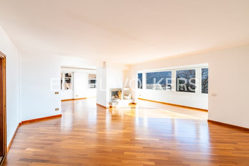 Appartement élégant avec vue sur le lac et jardin privé (4)