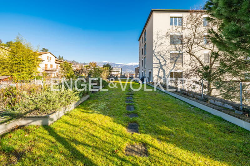 Appartement élégant avec vue sur le lac et jardin privé (12)