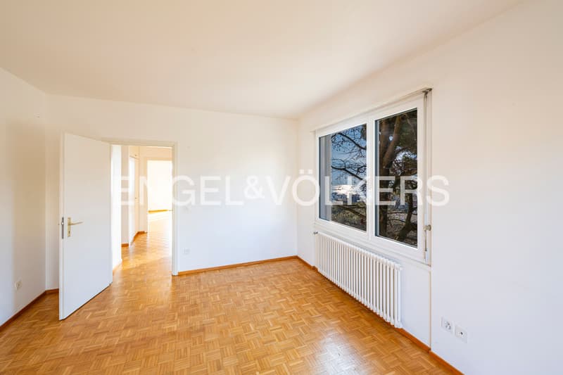 Appartement élégant avec vue sur le lac et jardin privé (11)