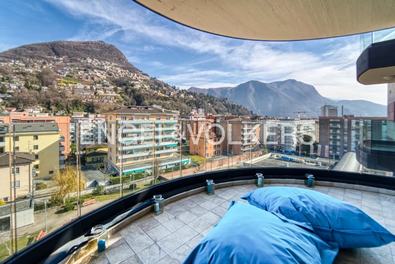 Meravigliosa terrazza sul tetto con vista sul mare (2)