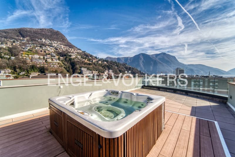 Meravigliosa terrazza sul tetto con vista sul mare (13)