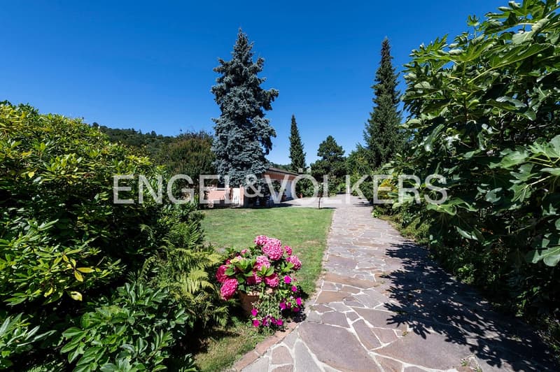 Classical Elegance in the Green (12)