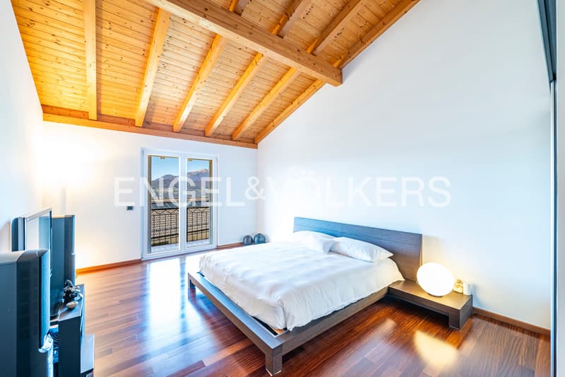 Villa mit offener Aussicht in Wohngegend (8)