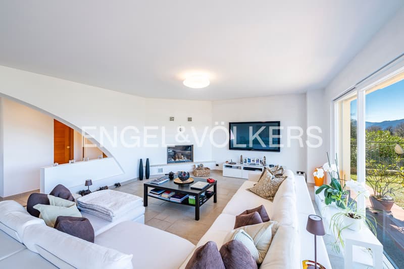 Villa mit offener Aussicht in Wohngegend (4)