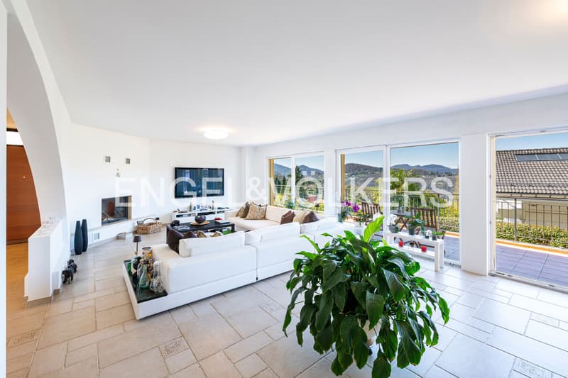 Villa mit offener Aussicht in Wohngegend (5)