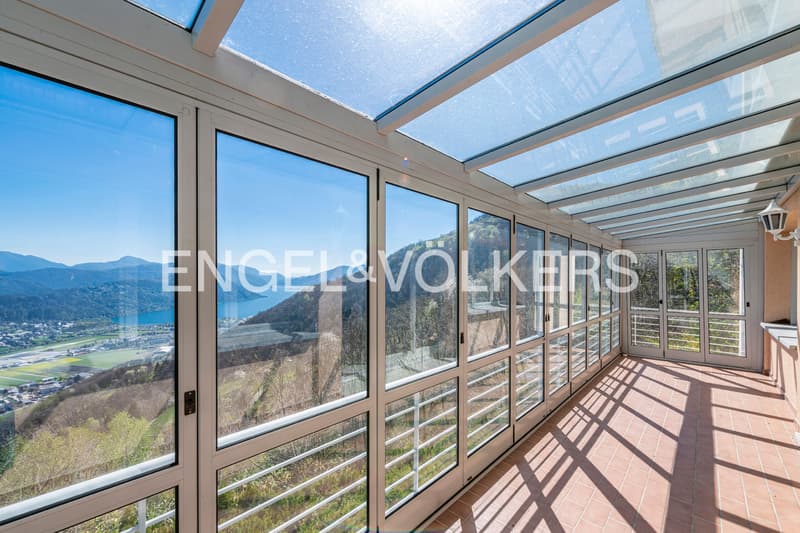 Detached house with breathtaking lake view (2)