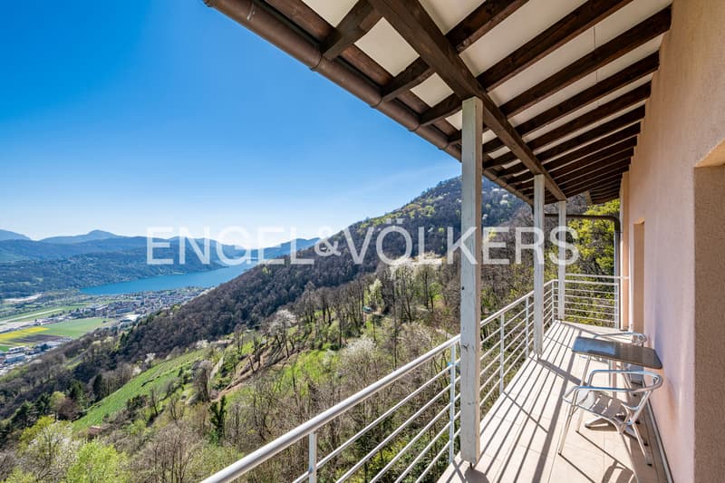 Detached house with breathtaking lake view (1)