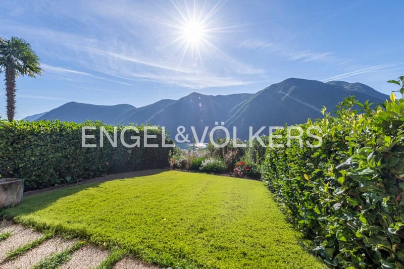Casa a schiera con vista lago in zona residenziale (2)
