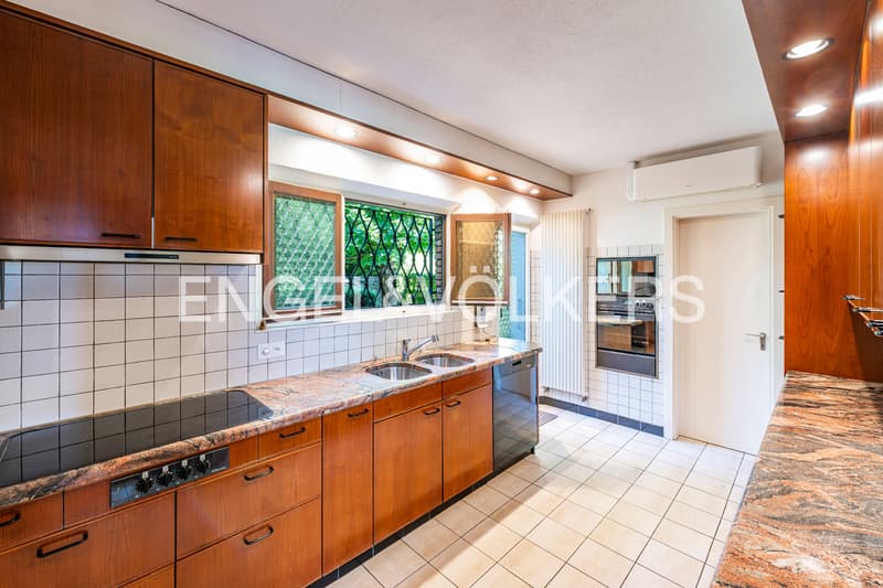 Exklusive mediterrane Villa mit Pool und freier Sicht (4)