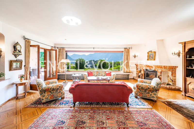 Exklusive mediterrane Villa mit Pool und freier Sicht (2)