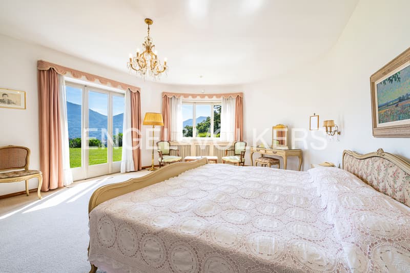 Exklusive mediterrane Villa mit Pool und freier Sicht (7)