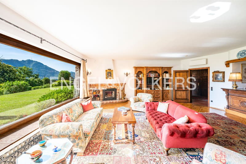 Exklusive mediterrane Villa mit Pool und freier Sicht (3)