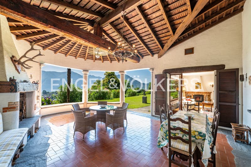 Exklusive mediterrane Villa mit Pool und freier Sicht (6)