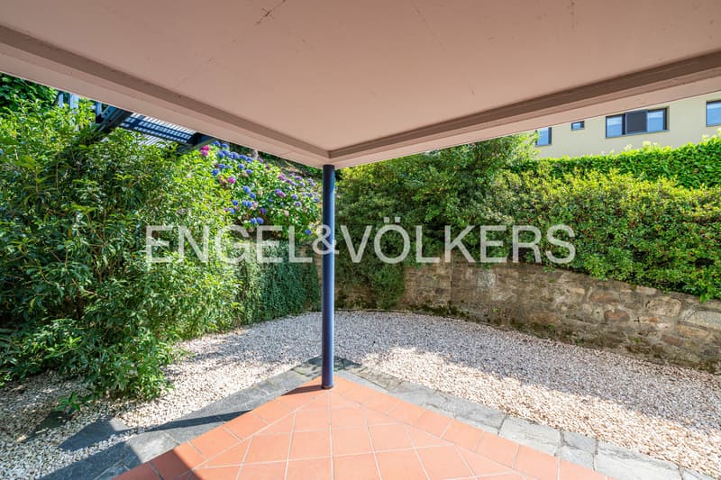 Appartamento con ampia terrazza e vista lago (7)
