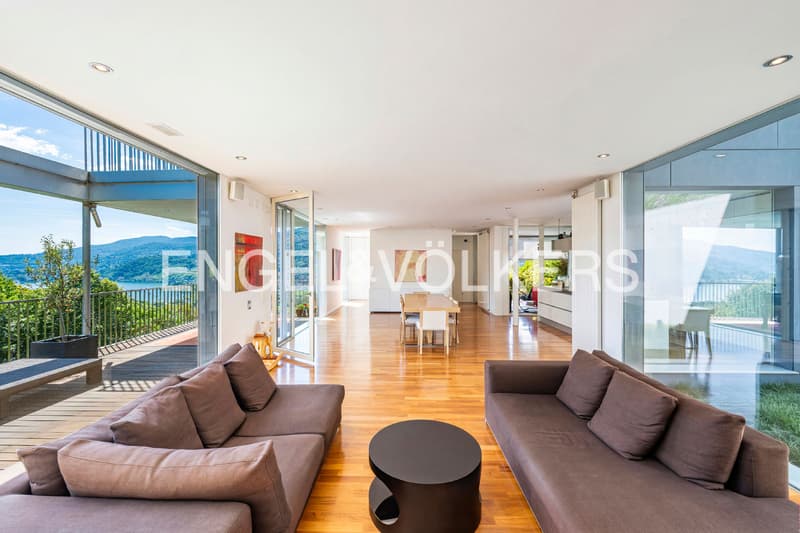 Moderne Villa mit Seeblick und Swimmingpool (3)