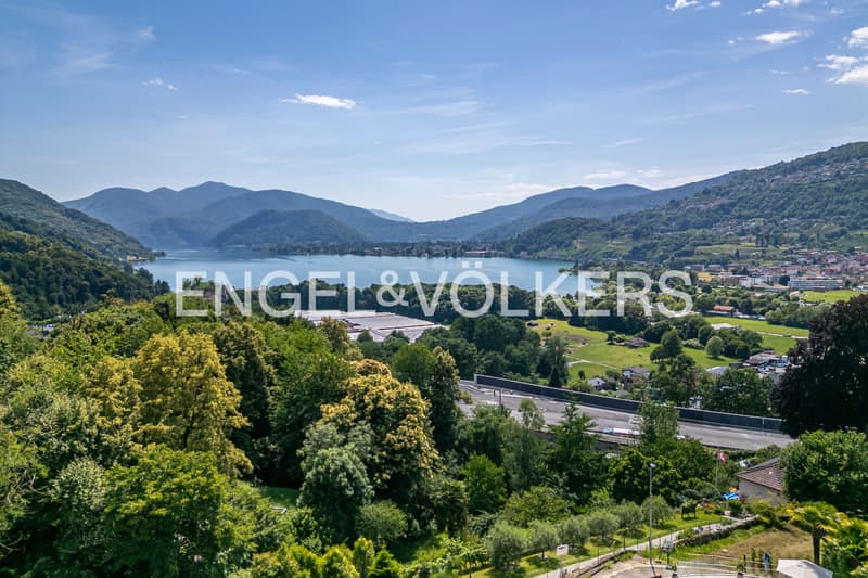 Moderne Villa mit Seeblick und Swimmingpool (12)