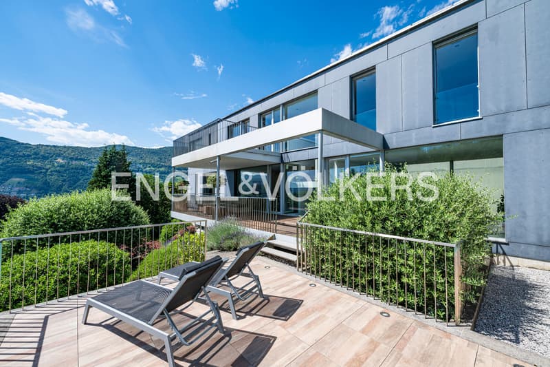 Moderne Villa mit Seeblick und Swimmingpool (11)
