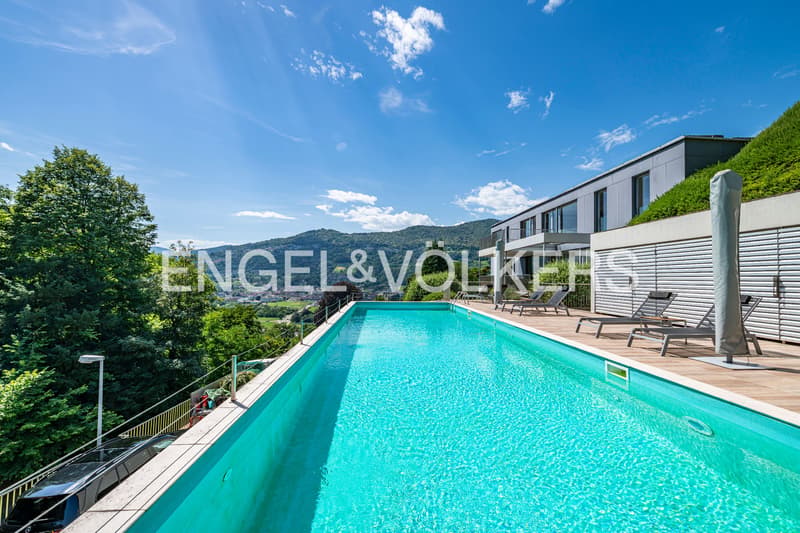 Moderne Villa mit Seeblick und Swimmingpool (10)