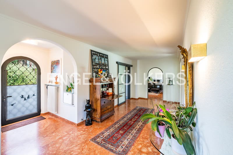Exclusive villa with pool in the front row by the lake (12)
