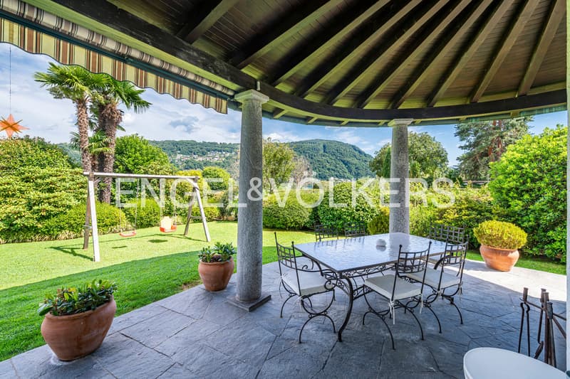 Exclusive villa with pool in the front row by the lake (10)